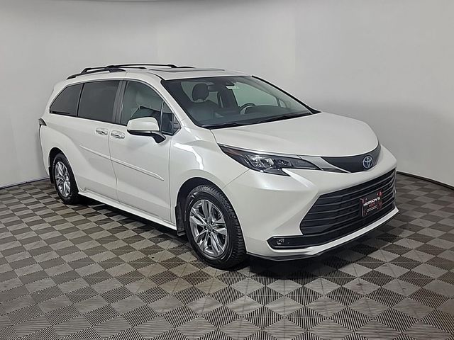 2025 Toyota Sienna XLE