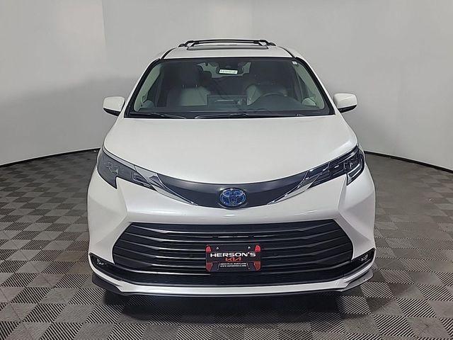 2025 Toyota Sienna XLE