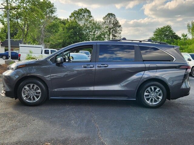 2025 Toyota Sienna XLE