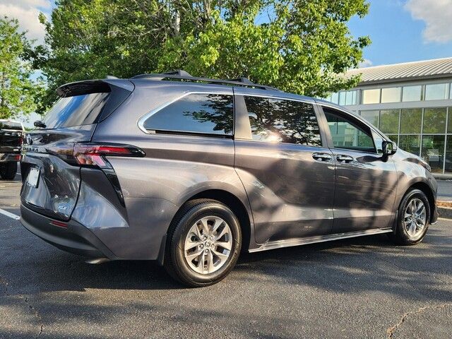 2025 Toyota Sienna XLE