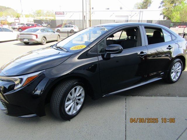 2025 Toyota Corolla Hybrid LE