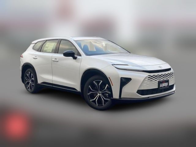 2025 Toyota Crown Signia XLE