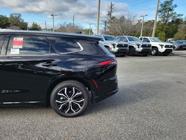 2025 Toyota Crown Signia XLE