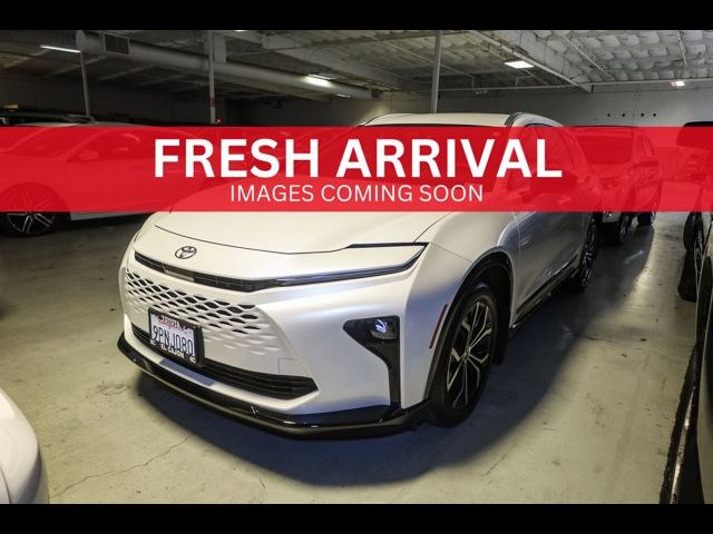 2025 Toyota Crown Signia XLE