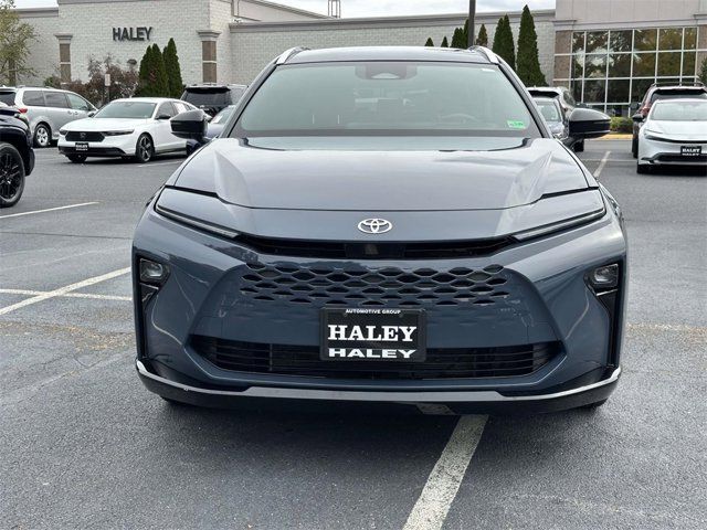 2025 Toyota Crown Signia XLE