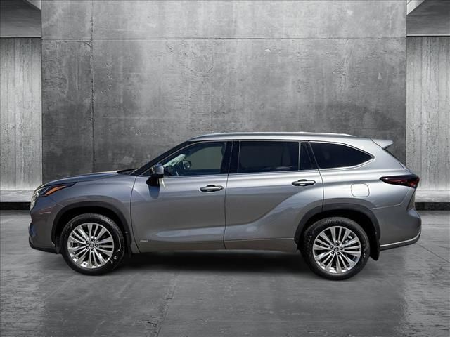 2025 Toyota Highlander Hybrid Platinum