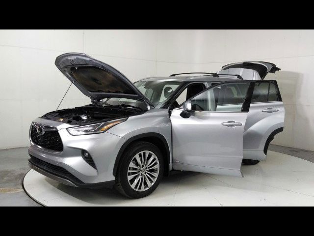 2025 Toyota Highlander Hybrid Platinum