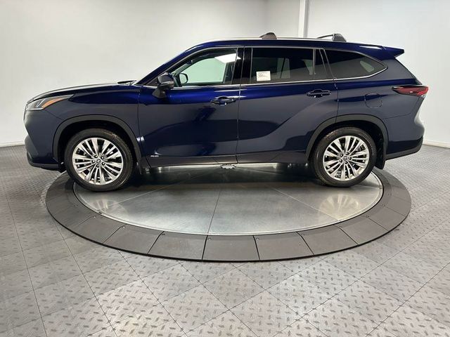 2025 Toyota Highlander Hybrid Platinum
