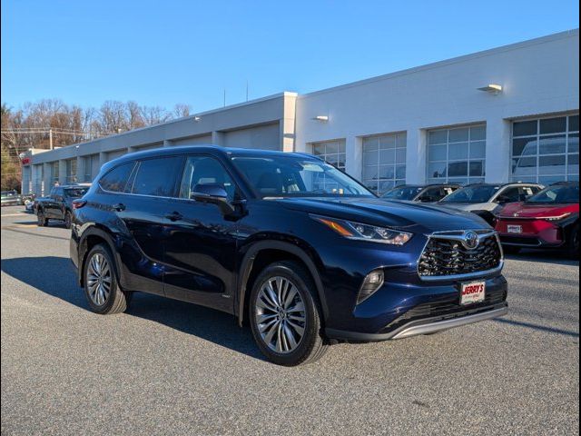 2025 Toyota Highlander Hybrid Platinum