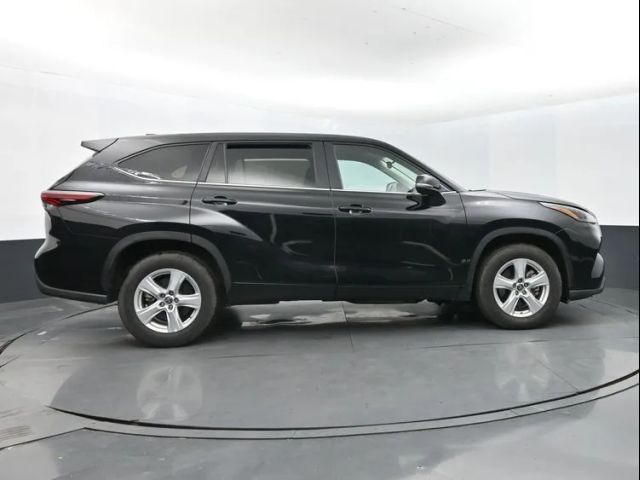 2025 Toyota Highlander LE