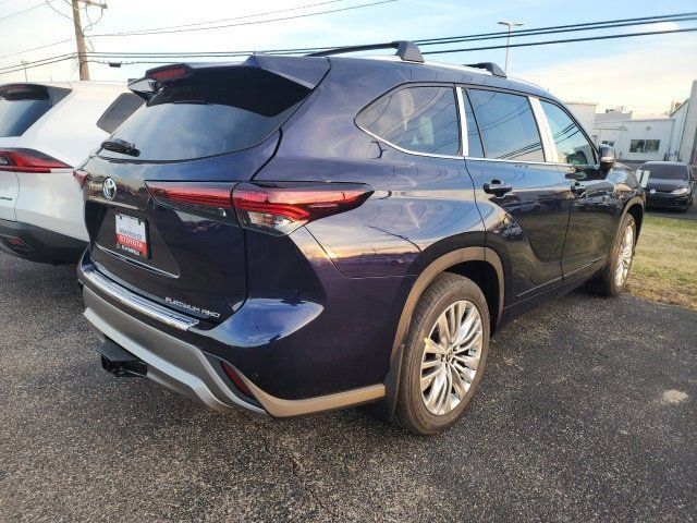 2025 Toyota Highlander Platinum