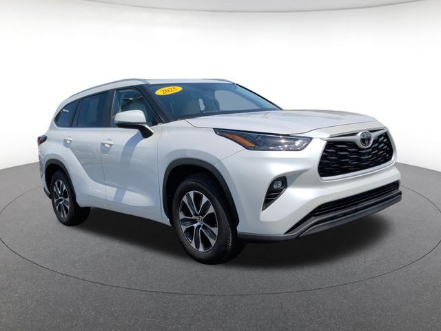 2025 Toyota Highlander XLE
