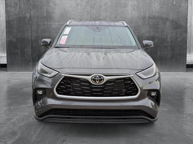 2025 Toyota Highlander XLE