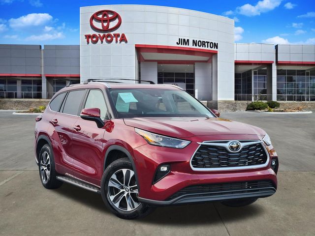 Used Red Toyota Highlander XLE For Sale Near Me | Auto Navigator