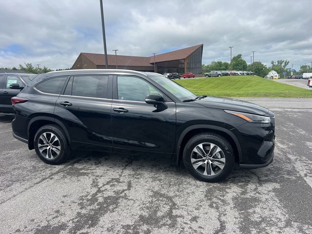 2025 Toyota Highlander XLE