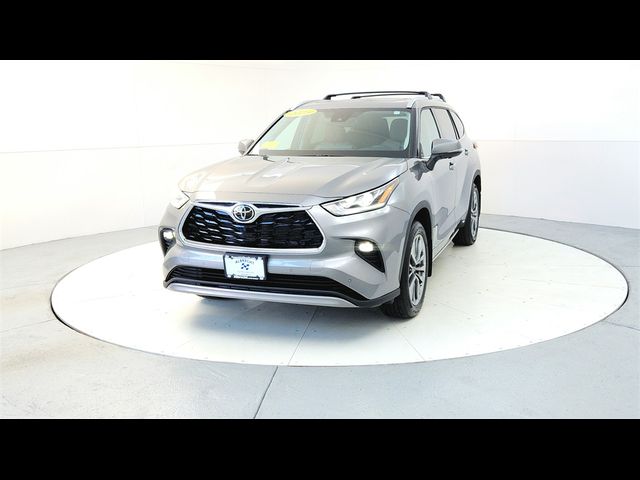 2025 Toyota Highlander Hybrid XLE