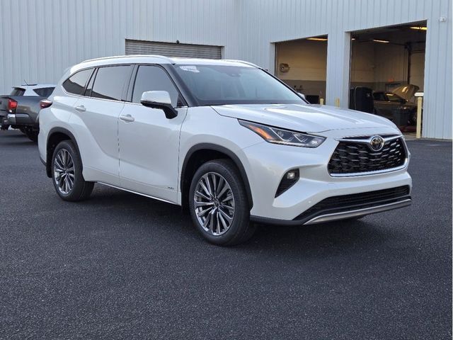 2025 Toyota Highlander Hybrid 25th Anniversary Edition