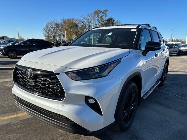 2025 Toyota Highlander Hybrid XLE Nightshade