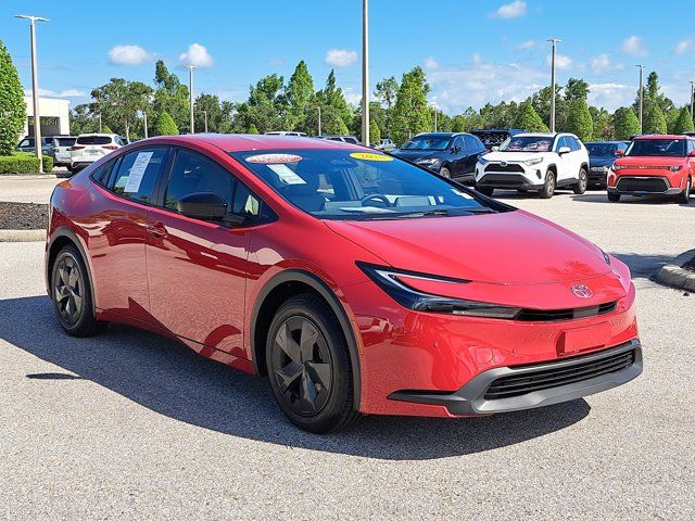 2025 Toyota Prius LE