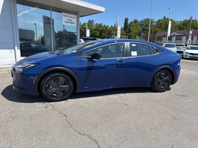2025 Toyota Prius LE
