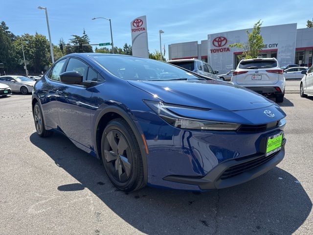 2025 Toyota Prius LE