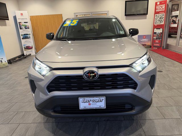 2025 Toyota RAV4 LE