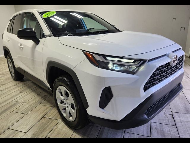 2025 Toyota RAV4 LE