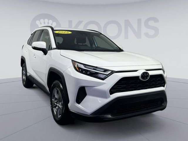 2025 Toyota RAV4 Hybrid XLE