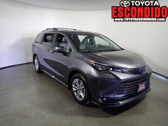 2025 Toyota Sienna XLE