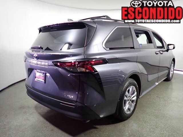 2025 Toyota Sienna XLE