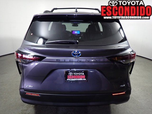 2025 Toyota Sienna XLE