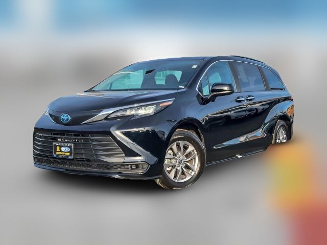 2025 Toyota Sienna XLE