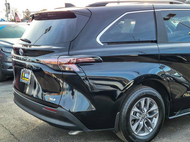 2025 Toyota Sienna XLE