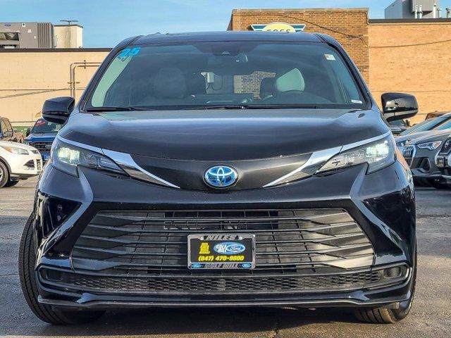 2025 Toyota Sienna XLE