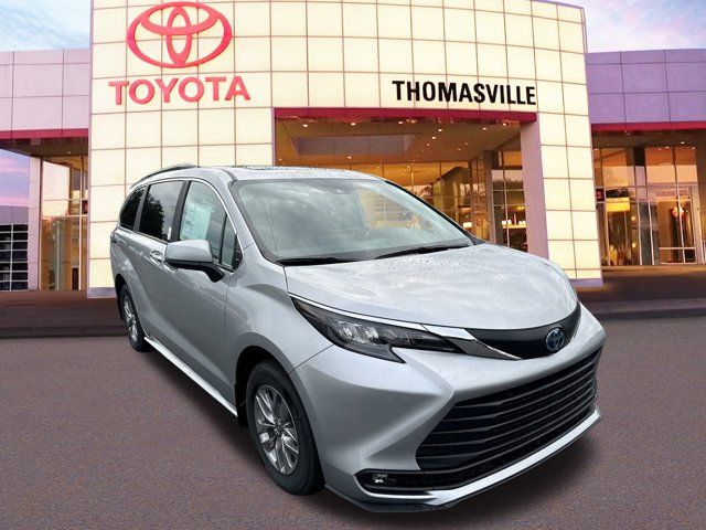 2025 Toyota Sienna XLE