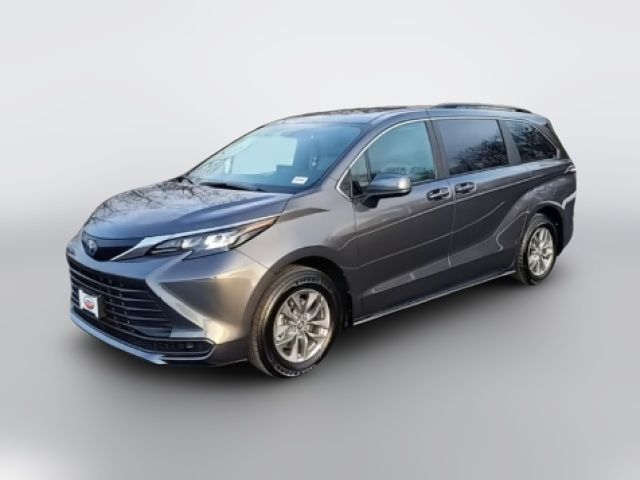 2025 Toyota Sienna LE