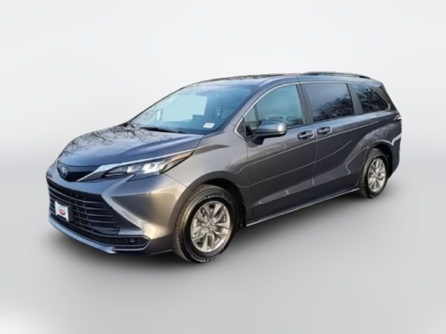 2025 Toyota Sienna LE