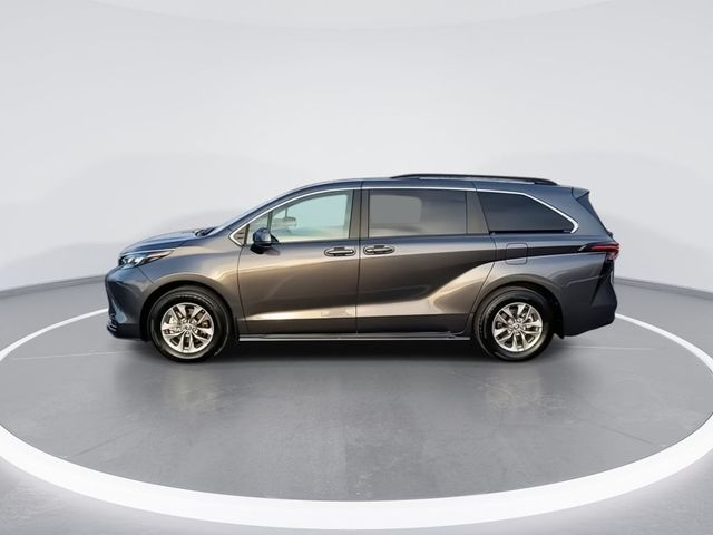 2025 Toyota Sienna LE