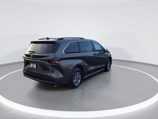 2025 Toyota Sienna LE