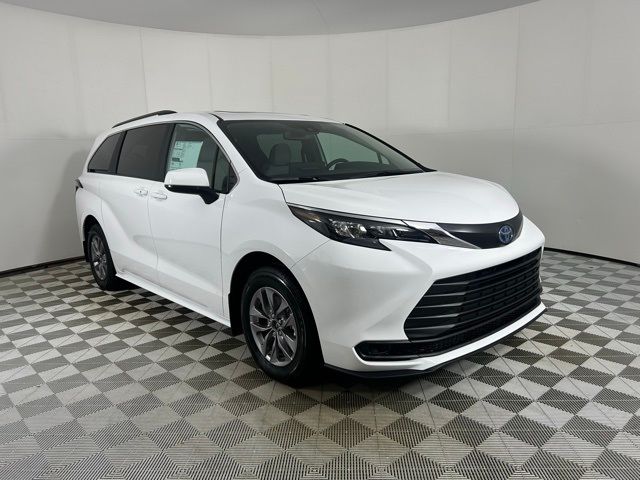 2025 Toyota Sienna LE