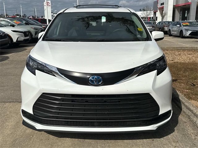 2025 Toyota Sienna LE