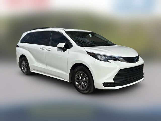 2025 Toyota Sienna LE