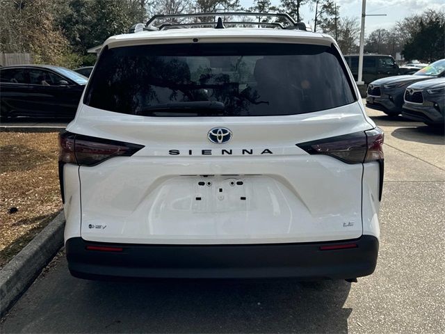 2025 Toyota Sienna LE