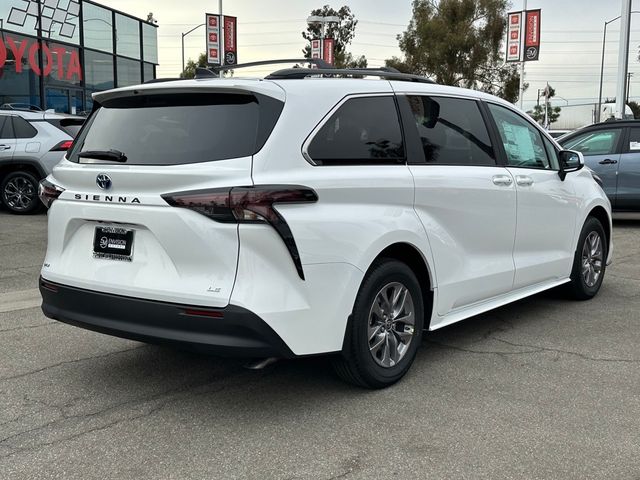 2025 Toyota Sienna LE