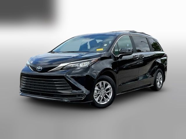 2025 Toyota Sienna LE