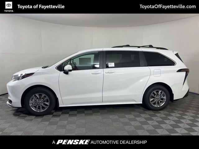 2025 Toyota Sienna LE