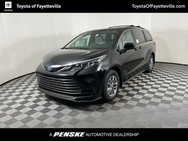 2025 Toyota Sienna LE