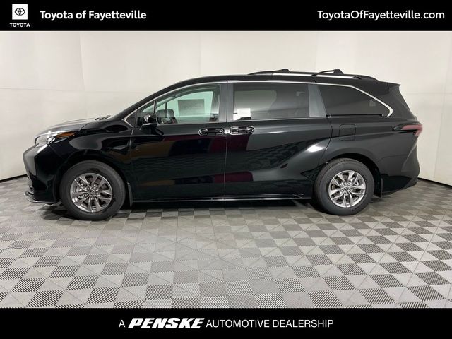 2025 Toyota Sienna LE