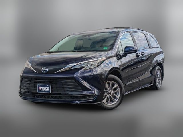 2025 Toyota Sienna LE
