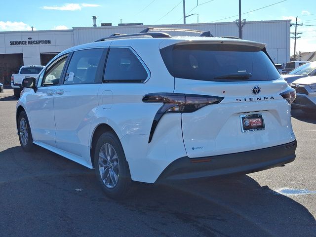 2025 Toyota Sienna LE